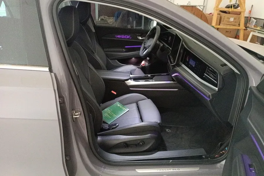 2025 Volkswagen Passat 2.0T 220HP L4 7DCT,autocango,china used car exporter,china ev exporter,chinese used car exporter,chinese used ev exporter