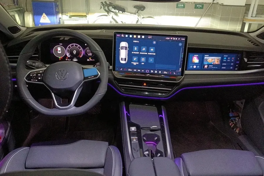 2025 Volkswagen Passat 2.0T 220HP L4 7DCT,autocango,china used car exporter,china ev exporter,chinese used car exporter,chinese used ev exporter