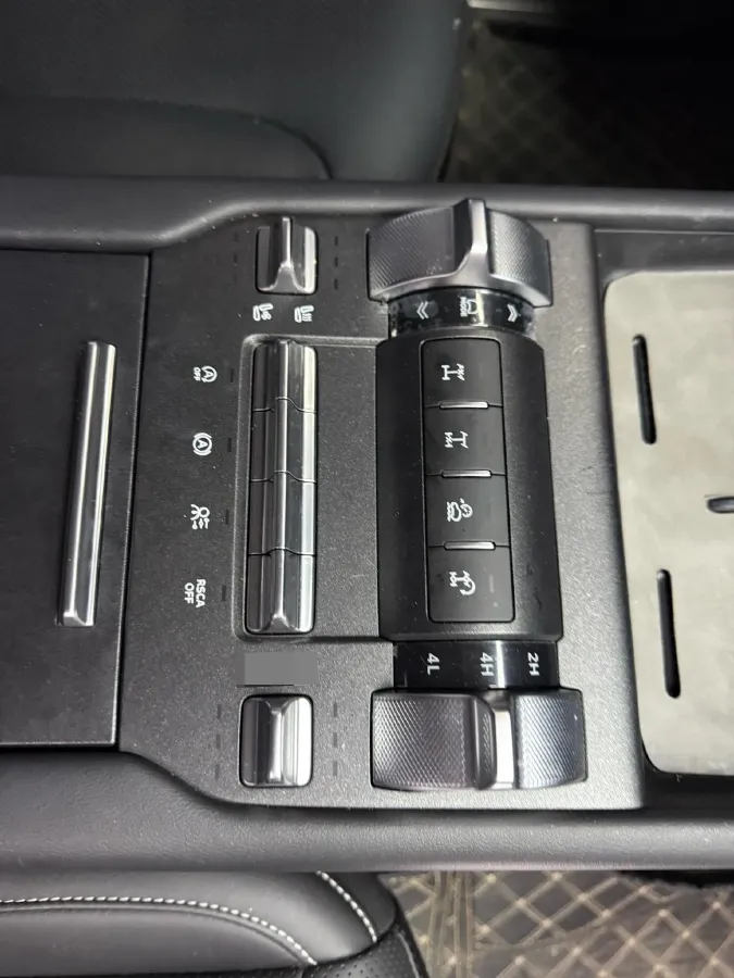 2025 Tank 300 2.0T 227HP L4 9AT,autocango,china used car exporter,china ev exporter,chinese used car exporter,chinese used ev exporter