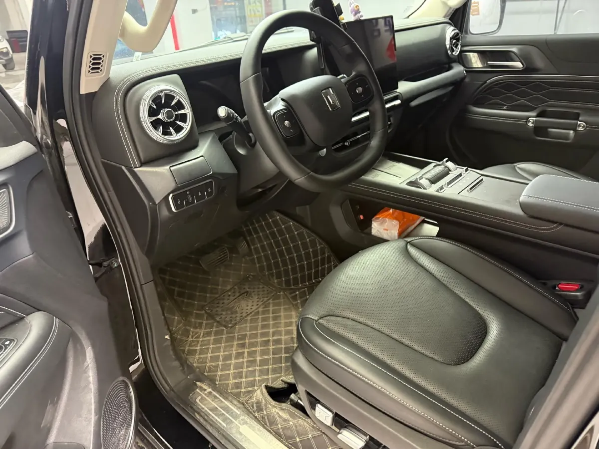 2025 Tank 300 2.0T 227HP L4 9AT,autocango,china used car exporter,china ev exporter,chinese used car exporter,chinese used ev exporter