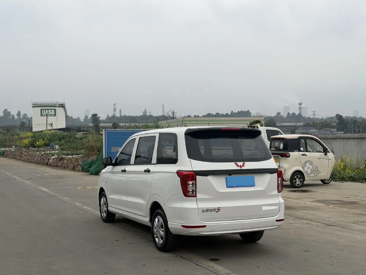 2019 WuLing HongGuang 1.5L 99HP L4 6MT,autocango,china used car exporter,china ev exporter,chinese used car exporter,chinese used ev exporter