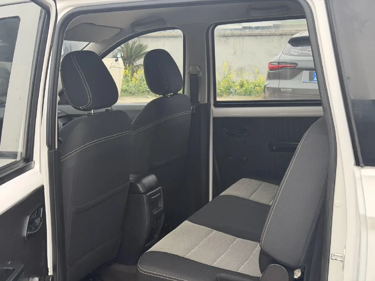 2019 WuLing HongGuang 1.5L 99HP L4 6MT,autocango,china used car exporter,china ev exporter,chinese used car exporter,chinese used ev exporter