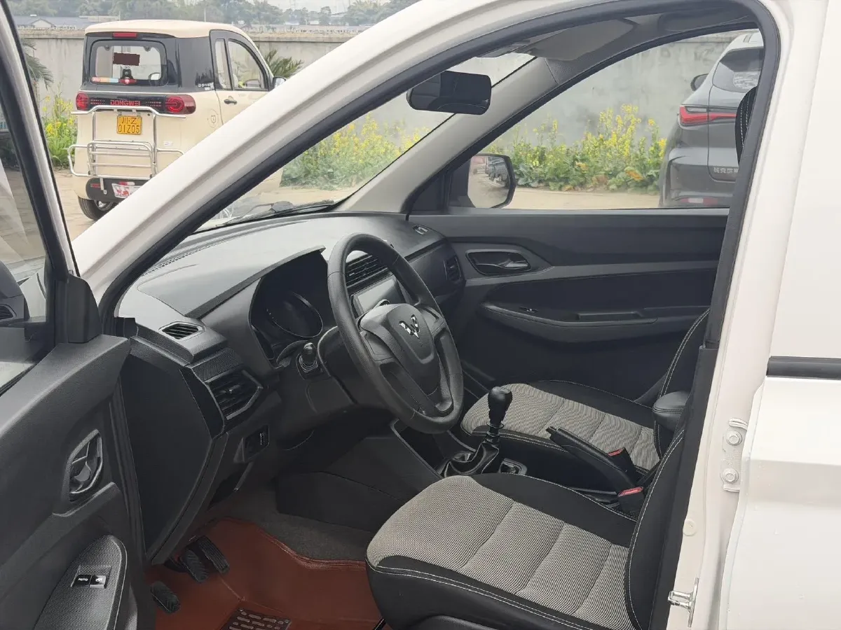 2019 WuLing HongGuang 1.5L 99HP L4 6MT,autocango,china used car exporter,china ev exporter,chinese used car exporter,chinese used ev exporter