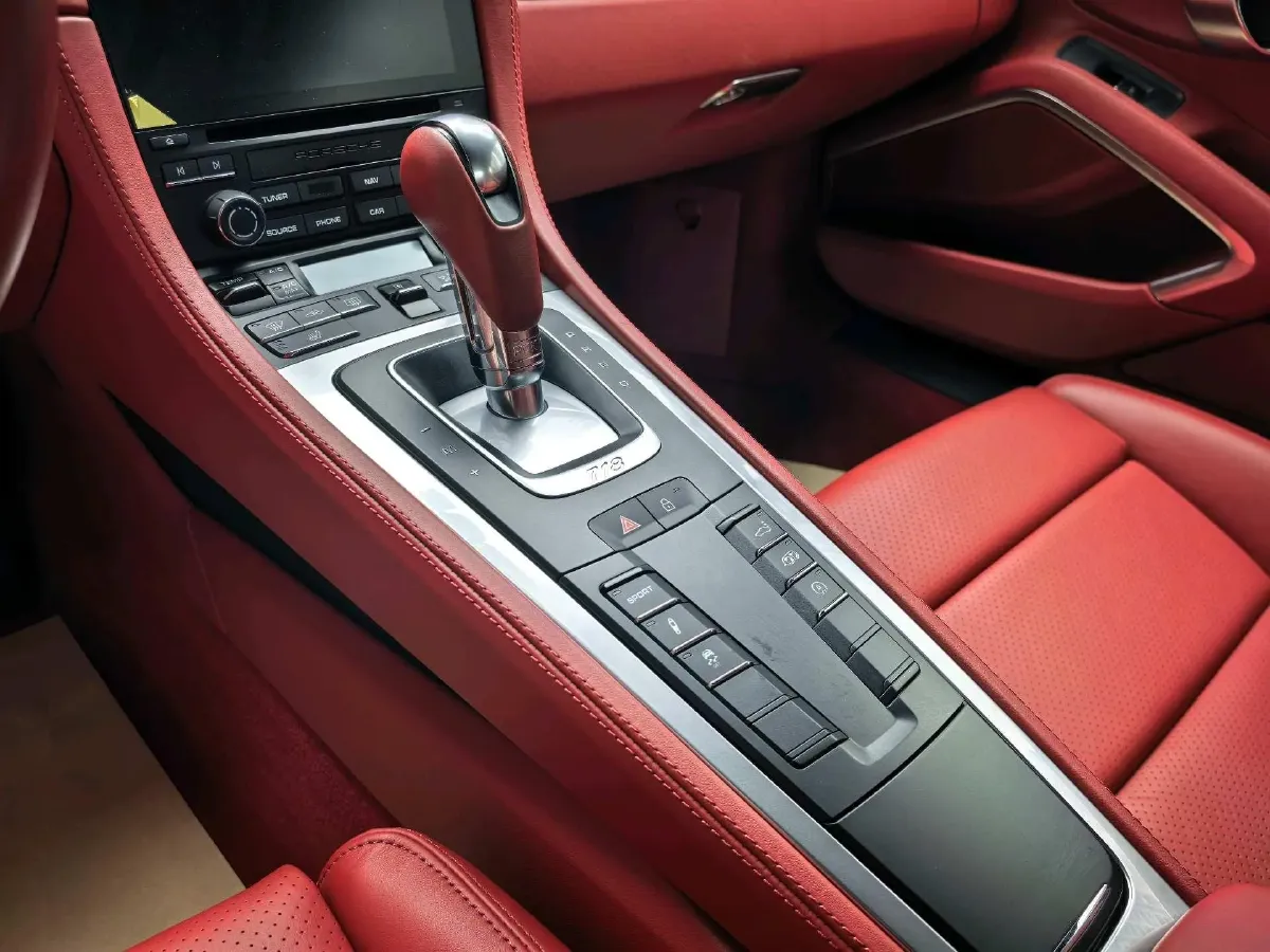 2022 Porsche 718 2.0T 250HP H4 7DCT,autocango,china used car exporter,china ev exporter,chinese used car exporter,chinese used ev exporter