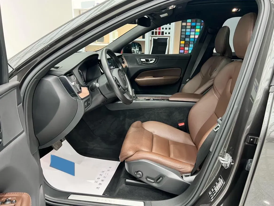 2020 Volvo XC60 2.0T 254HP L4 8AT,autocango,china used car exporter,china ev exporter,chinese used car exporter,chinese used ev exporter