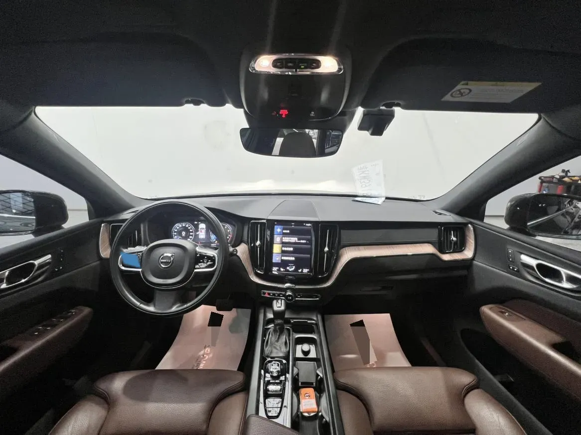 2020 Volvo XC60 2.0T 254HP L4 8AT,autocango,china used car exporter,china ev exporter,chinese used car exporter,chinese used ev exporter