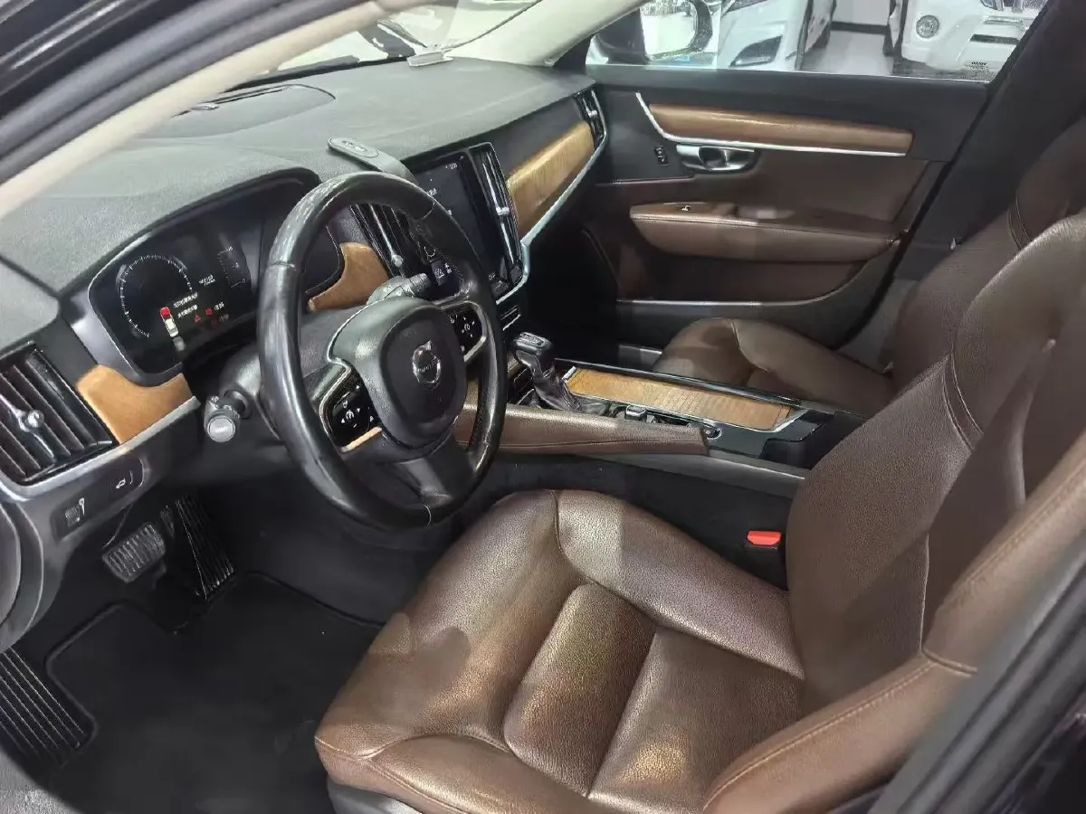 2020 Volvo S90 2.0T 254HP L4 8AT,autocango,china used car exporter,china ev exporter,chinese used car exporter,chinese used ev exporter