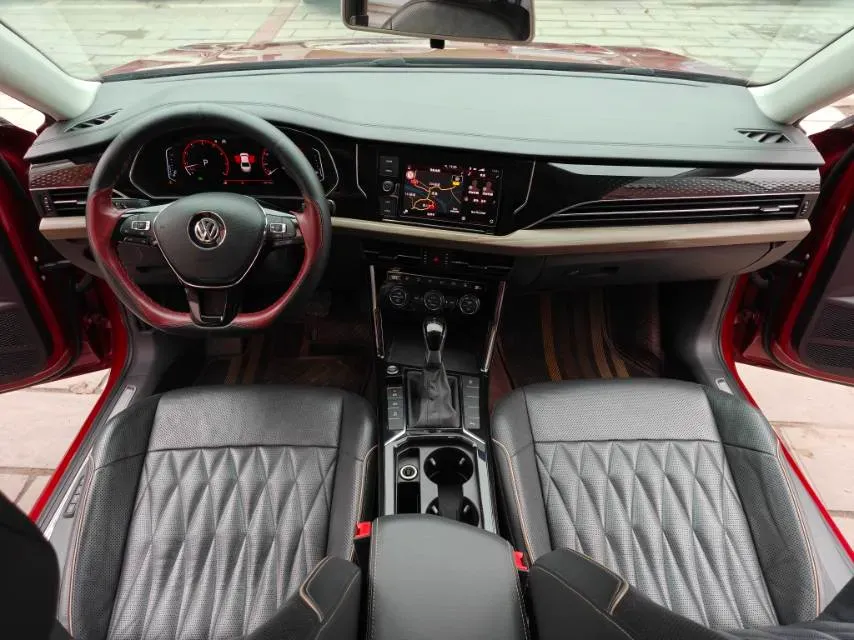 2019 Volvo V40 1.5T 152HP L4 6AT,autocango,china used car exporter,china ev exporter,chinese used car exporter,chinese used ev exporter