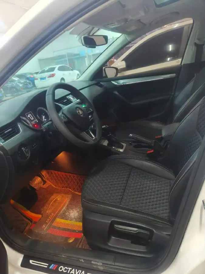 2020 Skoda Octavia 1.2T 116HP L4 7DCT,autocango,china used car exporter,china ev exporter,chinese used car exporter,chinese used ev exporter