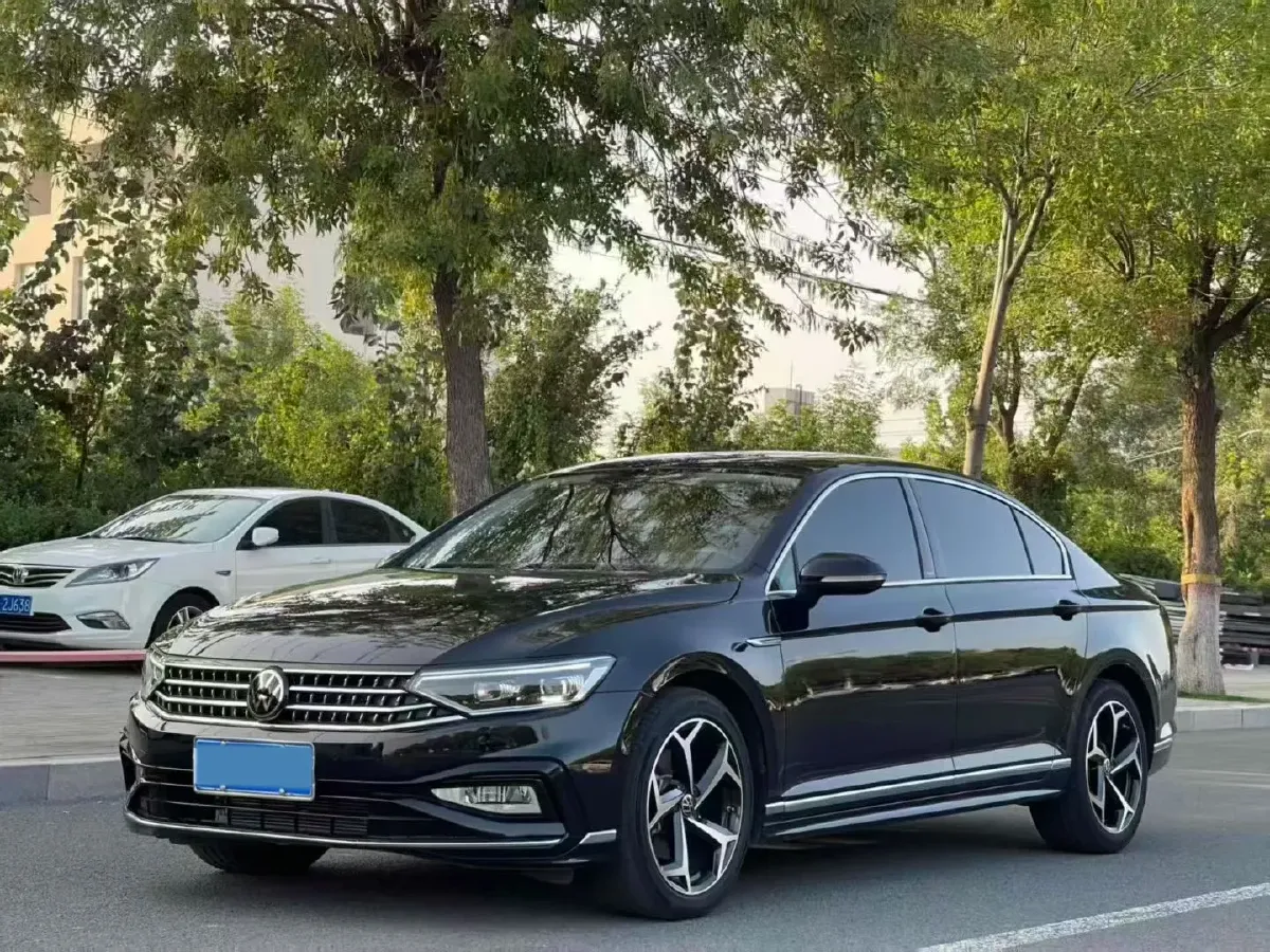 2025 Volkswagen Magotan 2.0T 186HP L4 7DCT,autocango,china used car exporter,china ev exporter,chinese used car exporter,chinese used ev exporter