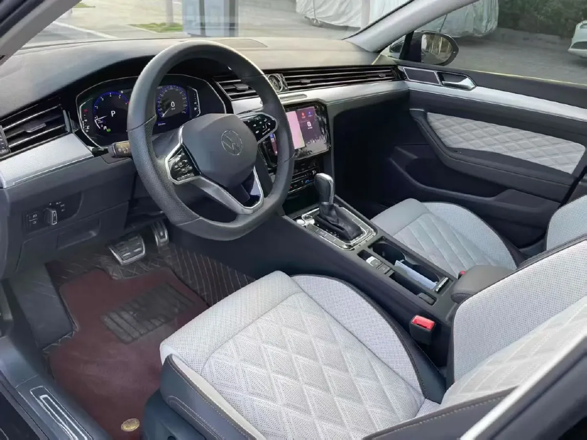 2025 Volkswagen Magotan 2.0T 186HP L4 7DCT,autocango,china used car exporter,china ev exporter,chinese used car exporter,chinese used ev exporter