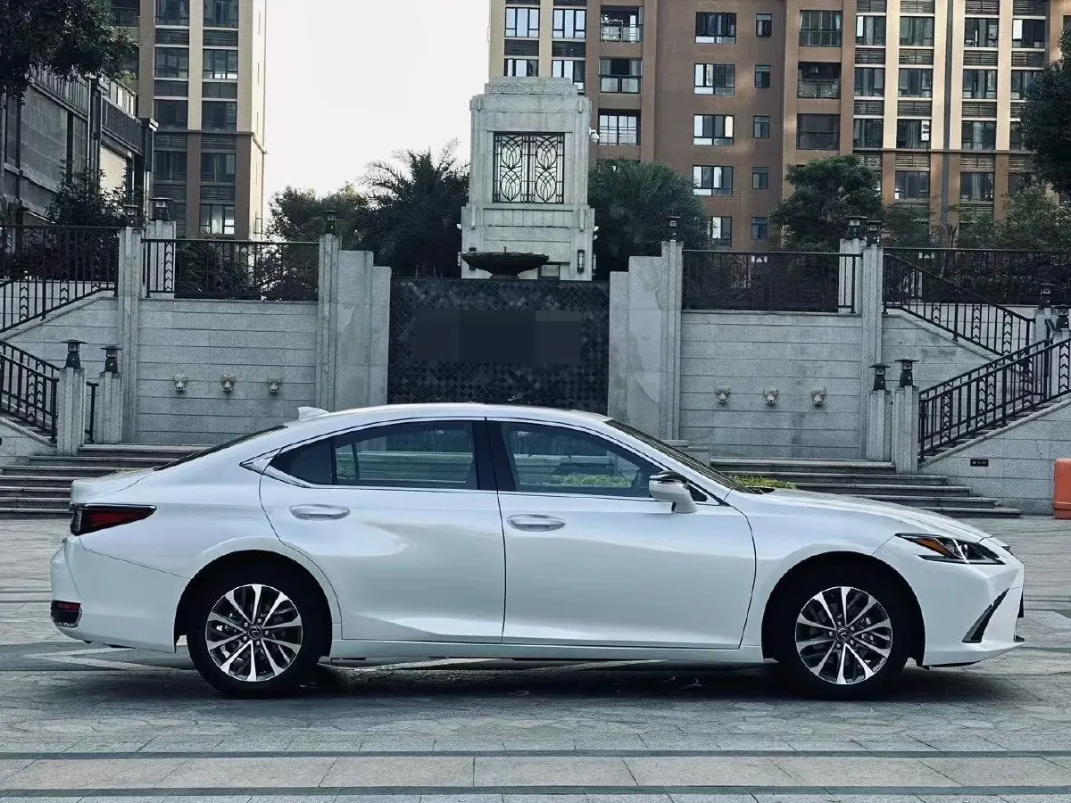 2023 Lexus ES 2.5L 204HP L4 8AT,autocango,china used car exporter,china ev exporter,chinese used car exporter,chinese used ev exporter