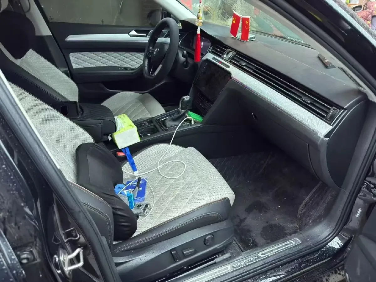 2023 Volkswagen Magotan 2.0T 220HP L4 7DCT,autocango,china used car exporter,china ev exporter,chinese used car exporter,chinese used ev exporter