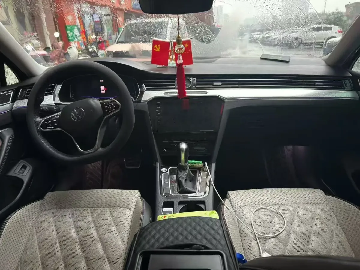 2023 Volkswagen Magotan 2.0T 220HP L4 7DCT,autocango,china used car exporter,china ev exporter,chinese used car exporter,chinese used ev exporter