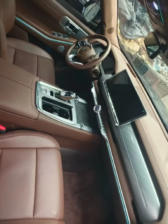 2024 Tank 700 3.0T 360HP V6 9AT PHEV 37.1KWH,autocango,china used car exporter,china ev exporter,chinese used car exporter,chinese used ev exporter