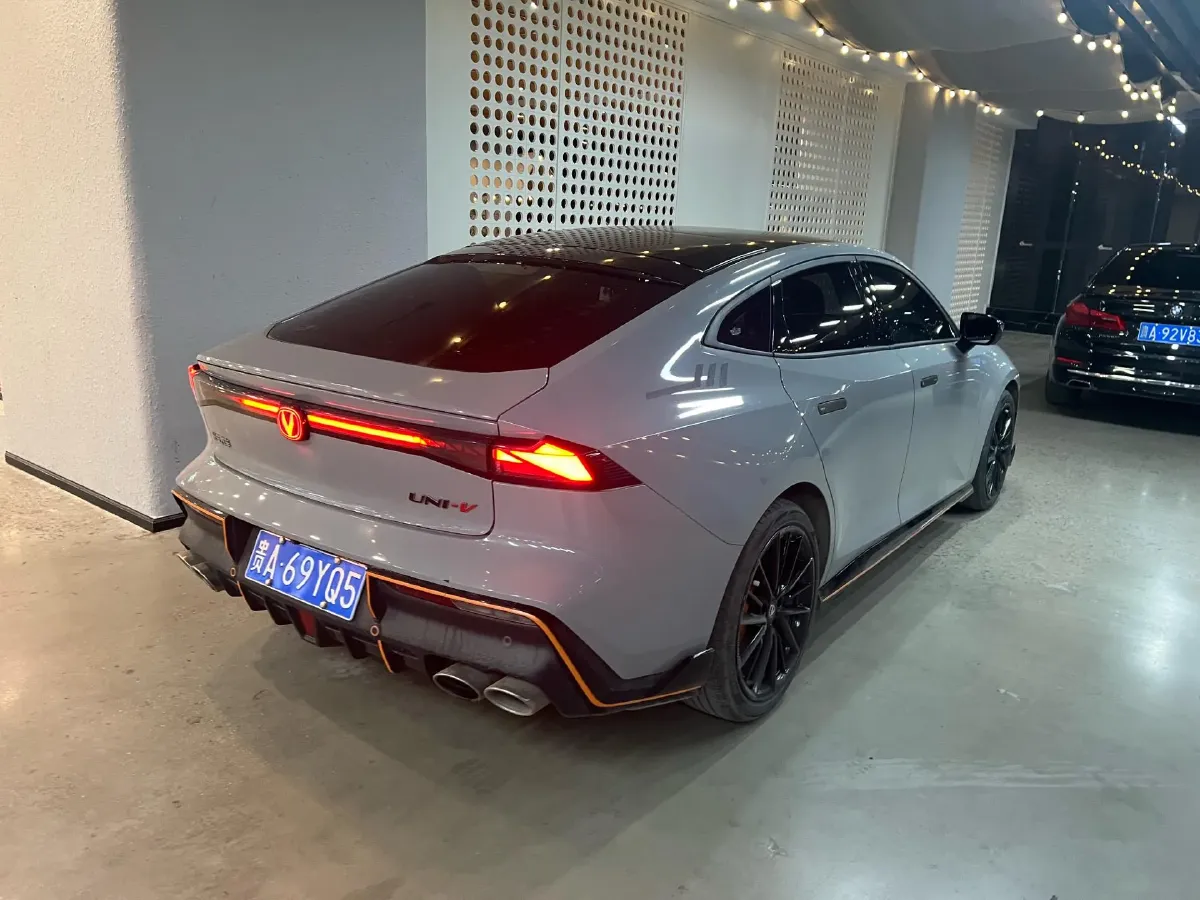 2022 ChangAn UNI-V 1.5T 188HP L4 7DCT,autocango,china used car exporter,china ev exporter,chinese used car exporter,chinese used ev exporter