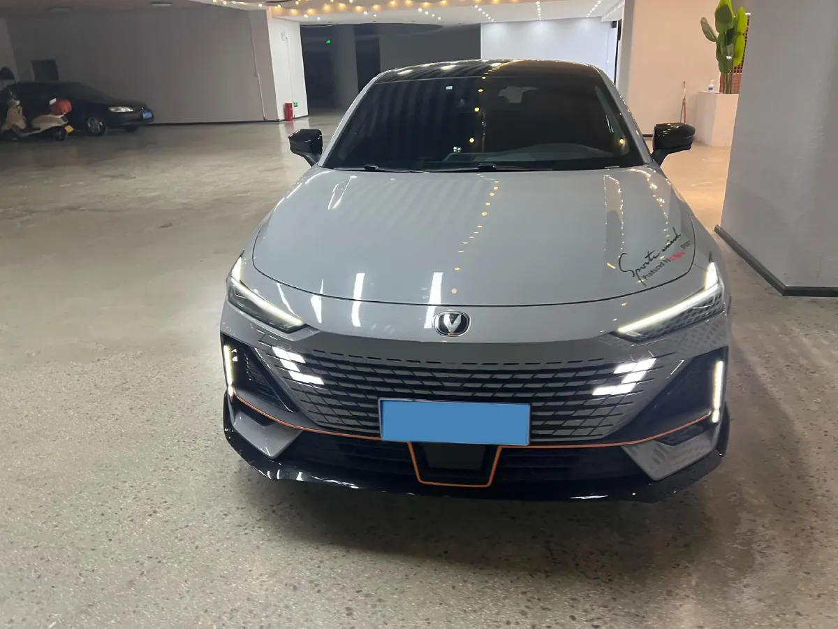 2022 ChangAn UNI-V 1.5T 188HP L4 7DCT,autocango,china used car exporter,china ev exporter,chinese used car exporter,chinese used ev exporter