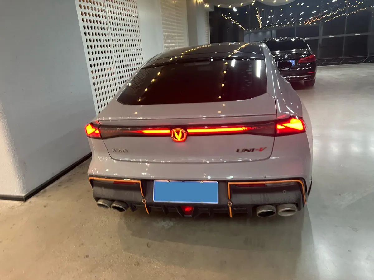 2022 ChangAn UNI-V 1.5T 188HP L4 7DCT,autocango,china used car exporter,china ev exporter,chinese used car exporter,chinese used ev exporter