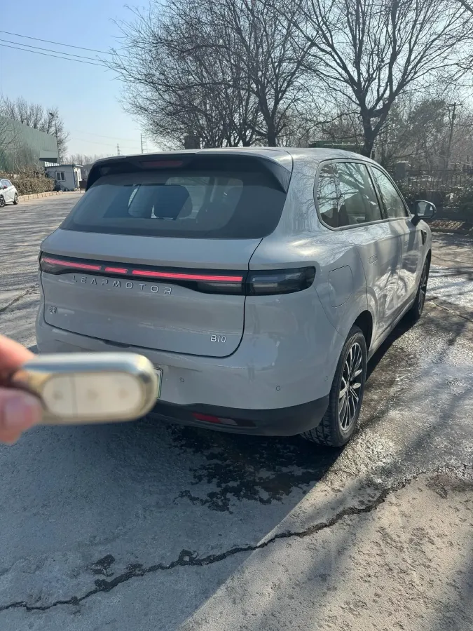 2025 Leapmotor B10 BEV 67.1KWH,autocango,china used car exporter,china ev exporter,chinese used car exporter,chinese used ev exporter