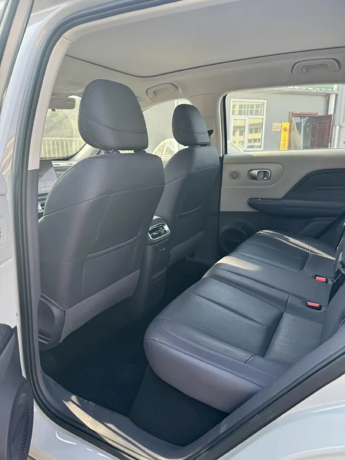 2025 Leapmotor B10 BEV 67.1KWH,autocango,china used car exporter,china ev exporter,chinese used car exporter,chinese used ev exporter