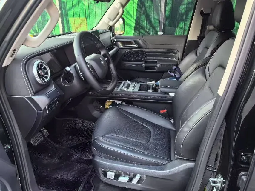 2025 Tank 300 2.0T 252HP L4 9AT PHEV,autocango,china used car exporter,china ev exporter,chinese used car exporter,chinese used ev exporter