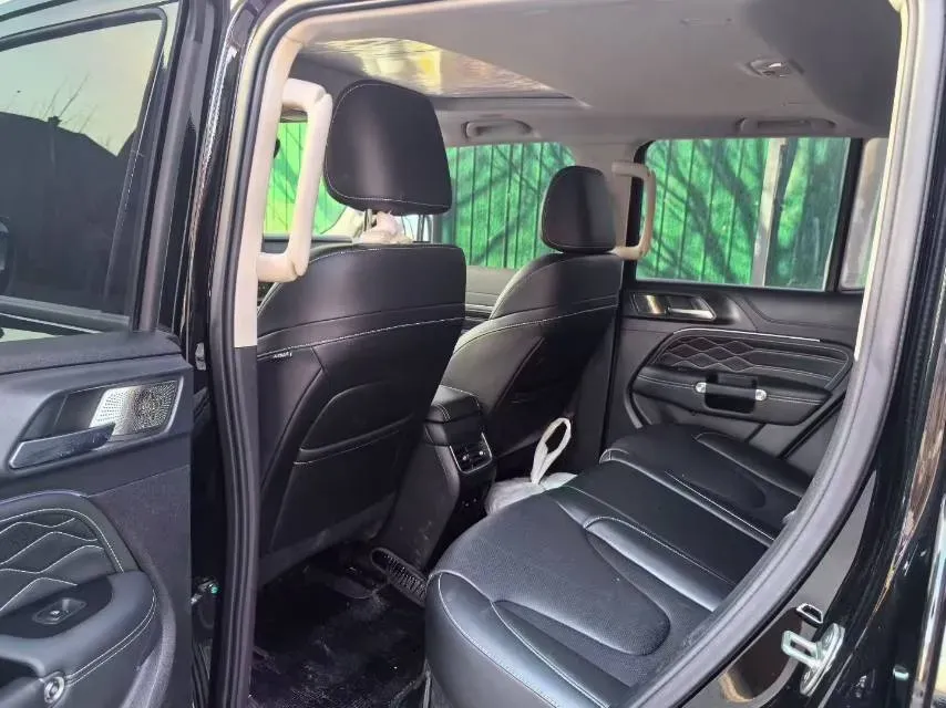 2025 Tank 300 2.0T 252HP L4 9AT PHEV,autocango,china used car exporter,china ev exporter,chinese used car exporter,chinese used ev exporter