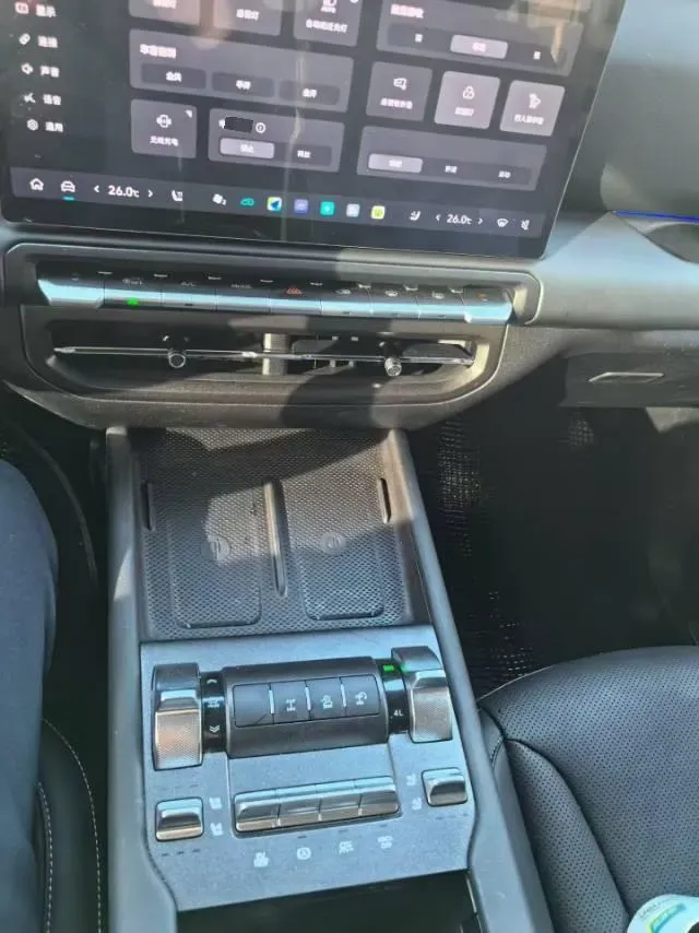 2025 Tank 300 2.0T 252HP L4 9AT PHEV,autocango,china used car exporter,china ev exporter,chinese used car exporter,chinese used ev exporter