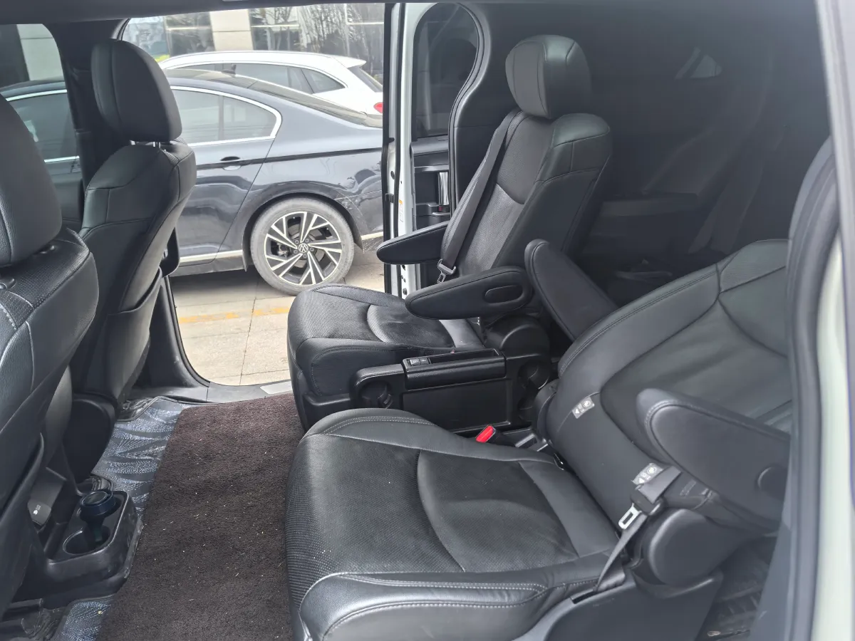 2021 Toyota Sienna 2.5L 192HP L4 E-CVT Hybrid,autocango,china used car exporter,china ev exporter,chinese used car exporter,chinese used ev exporter