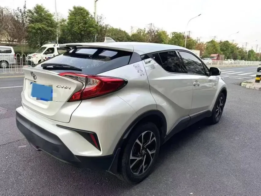 2018 Toyota C-HR 2.0L 171HP L4 CVT,autocango,china used car exporter,china ev exporter,chinese used car exporter,chinese used ev exporter
