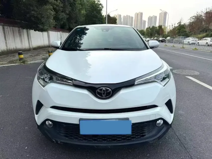 2018 Toyota C-HR 2.0L 171HP L4 CVT,autocango,china used car exporter,china ev exporter,chinese used car exporter,chinese used ev exporter