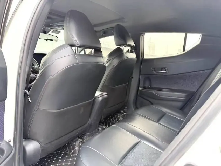 2018 Toyota C-HR 2.0L 171HP L4 CVT,autocango,china used car exporter,china ev exporter,chinese used car exporter,chinese used ev exporter