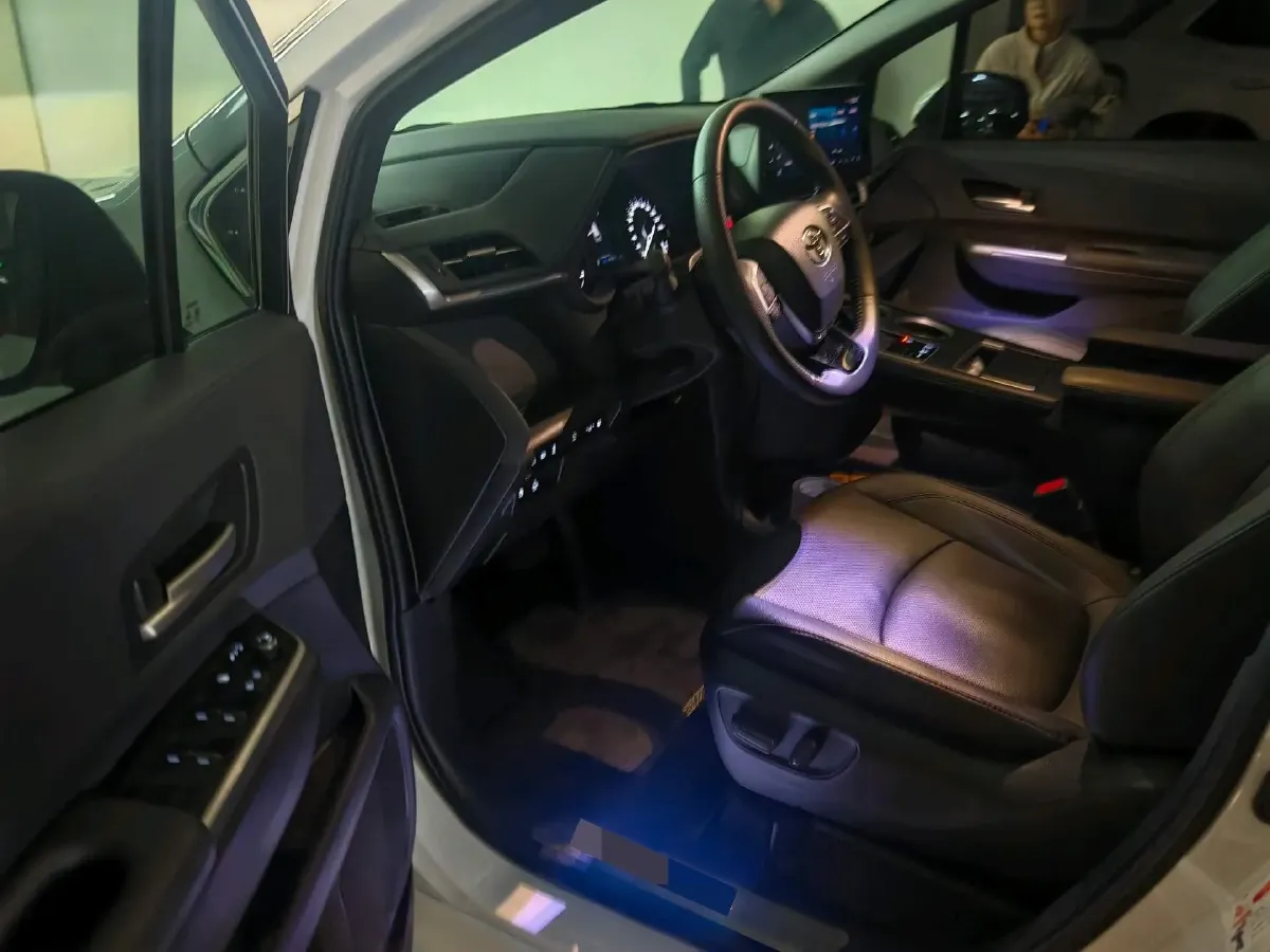 2023 Toyota Sienna 2.5L 189HP L4 E-CVT Hybrid,autocango,china used car exporter,china ev exporter,chinese used car exporter,chinese used ev exporter