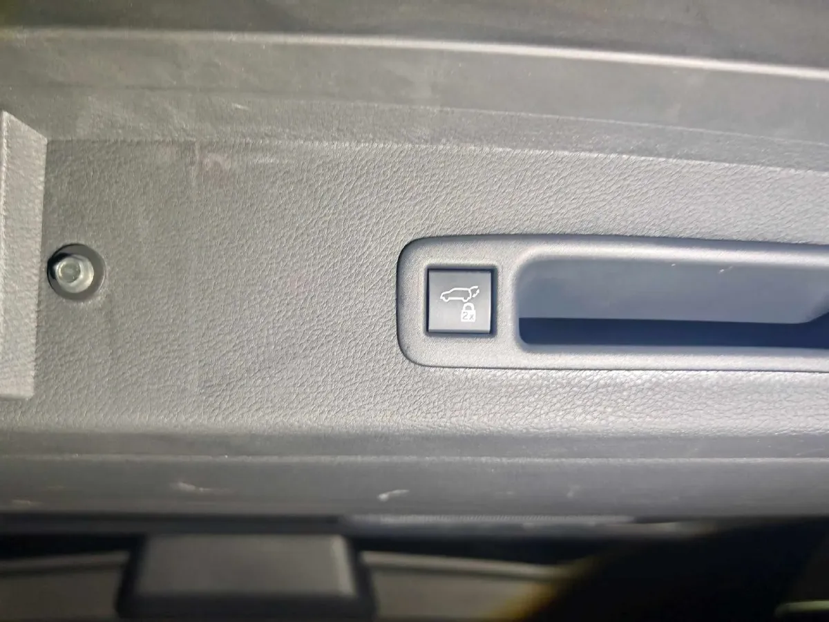 2023 Toyota Sienna 2.5L 189HP L4 E-CVT Hybrid,autocango,china used car exporter,china ev exporter,chinese used car exporter,chinese used ev exporter