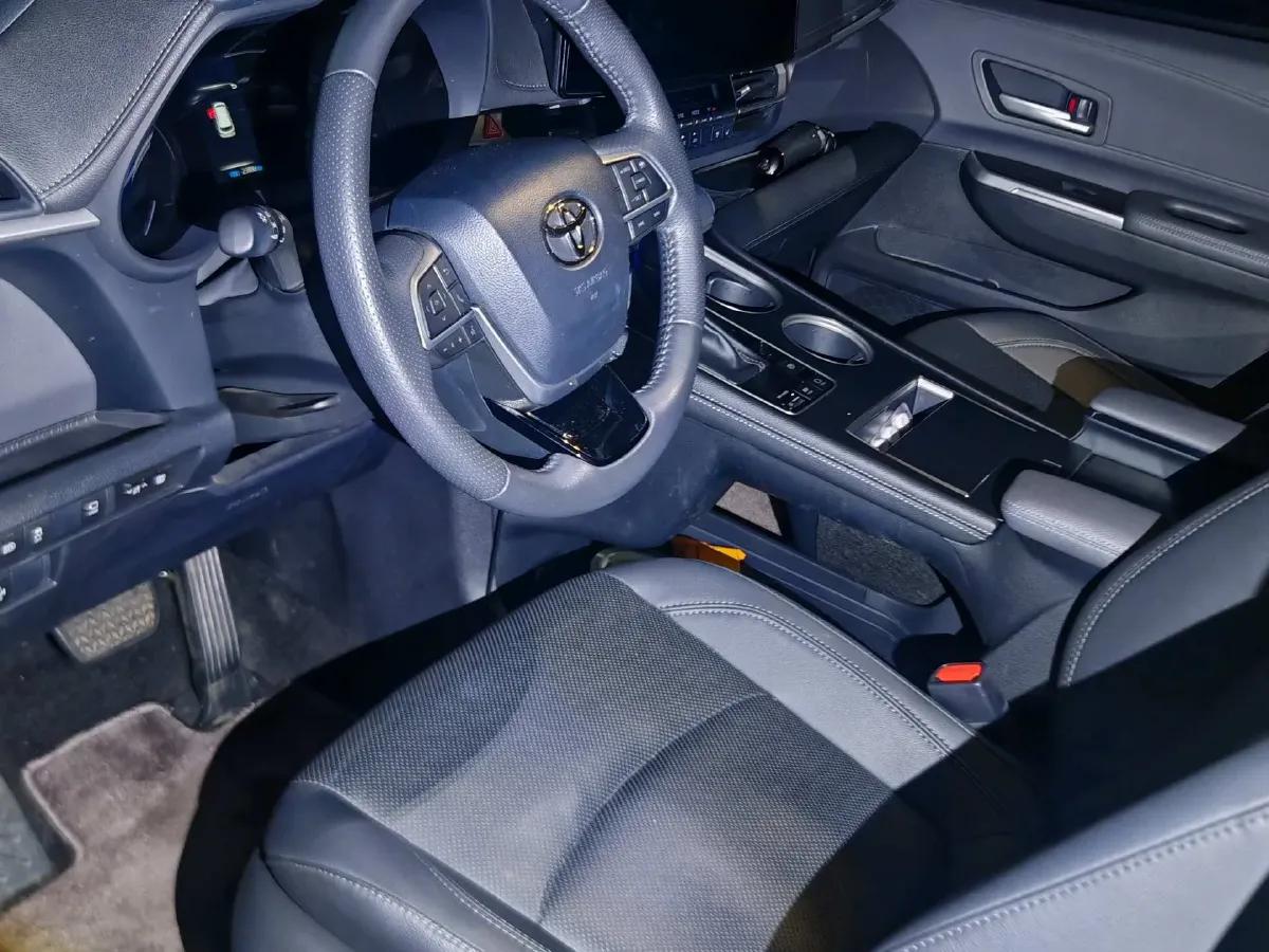 2023 Toyota Sienna 2.5L 189HP L4 E-CVT Hybrid,autocango,china used car exporter,china ev exporter,chinese used car exporter,chinese used ev exporter