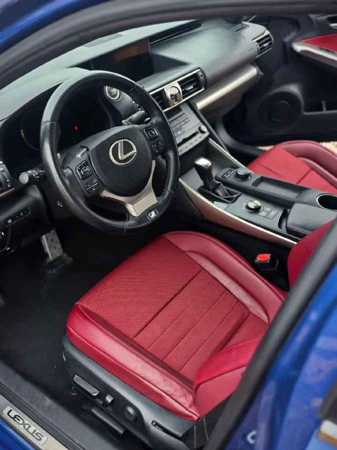 2017 Lexus IS 2.0T 245HP L4 8AT,autocango,china used car exporter,china ev exporter,chinese used car exporter,chinese used ev exporter