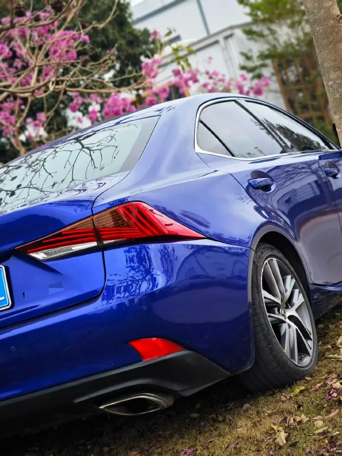 2017 Lexus IS 2.0T 245HP L4 8AT,autocango,china used car exporter,china ev exporter,chinese used car exporter,chinese used ev exporter