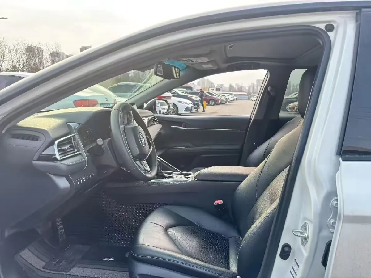 2021 Toyota Camry 2.5L 209HP L4 8AT,autocango,china used car exporter,china ev exporter,chinese used car exporter,chinese used ev exporter