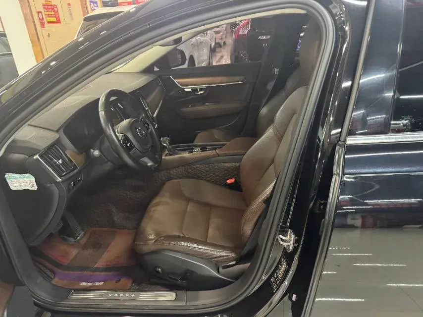 2020 Volvo S90 2.0T 254HP L4 8AT,autocango,china used car exporter,china ev exporter,chinese used car exporter,chinese used ev exporter