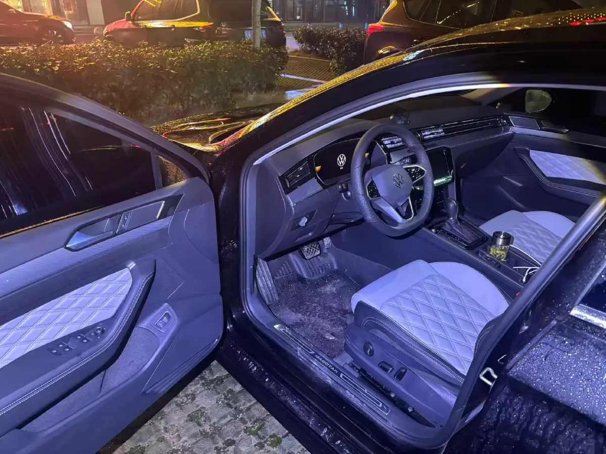 2025 Volkswagen Magotan 1.4T 150HP L4 7DCT,autocango,china used car exporter,china ev exporter,chinese used car exporter,chinese used ev exporter