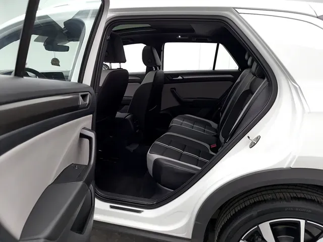 2025 Volkswagen T-Roc 1.5T 160HP L4 7DCT,autocango,china used car exporter,china ev exporter,chinese used car exporter,chinese used ev exporter