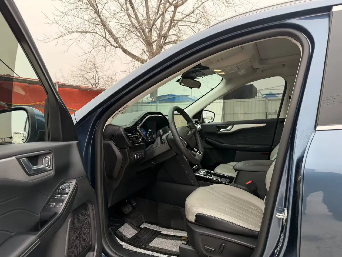 2020 Ford Escape 2.0T 248HP L4 8AT,autocango,china used car exporter,china ev exporter,chinese used car exporter,chinese used ev exporter