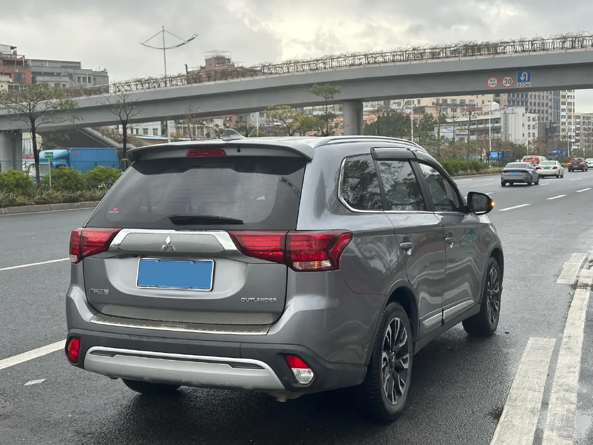 2020 Mitsubishi Outlander 2.0L 166HP L4 CVT,autocango,china used car exporter,china ev exporter,chinese used car exporter,chinese used ev exporter