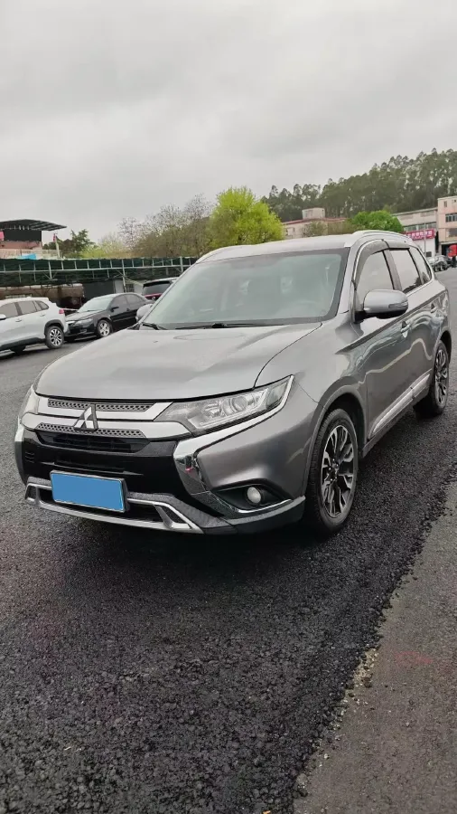 2020 Mitsubishi Outlander 2.0L 166HP L4 CVT,autocango,china used car exporter,china ev exporter,chinese used car exporter,chinese used ev exporter