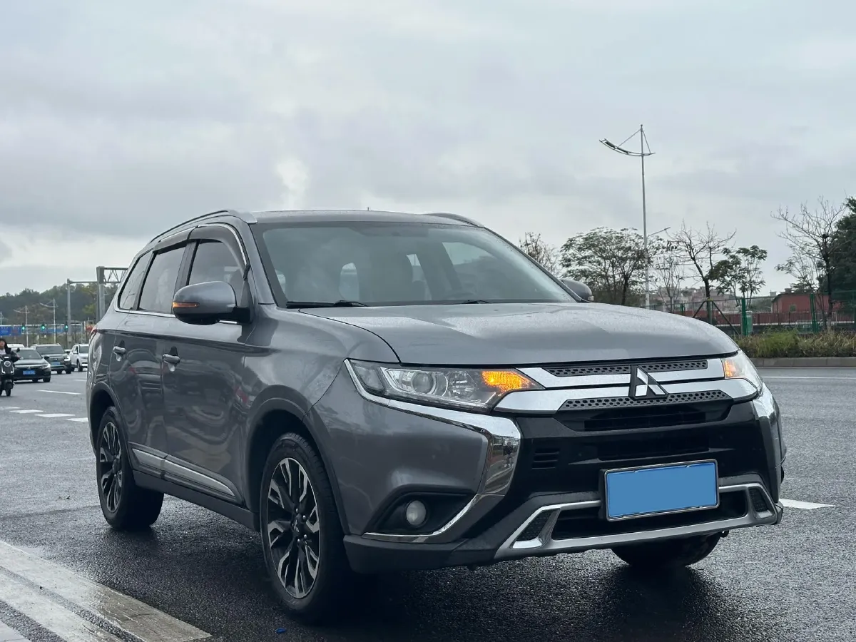 2020 Mitsubishi Outlander 2.0L 166HP L4 CVT,autocango,china used car exporter,china ev exporter,chinese used car exporter,chinese used ev exporter