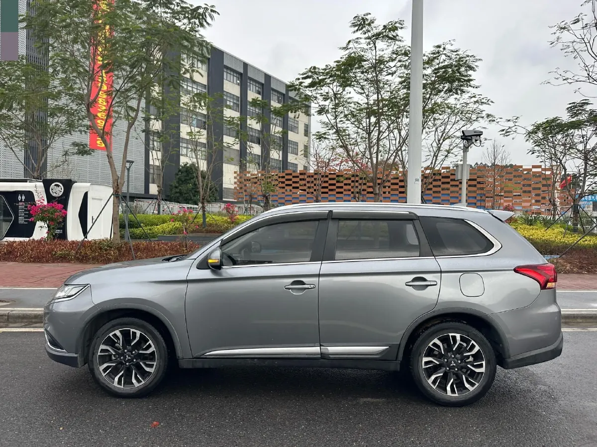 2020 Mitsubishi Outlander 2.0L 166HP L4 CVT,autocango,china used car exporter,china ev exporter,chinese used car exporter,chinese used ev exporter