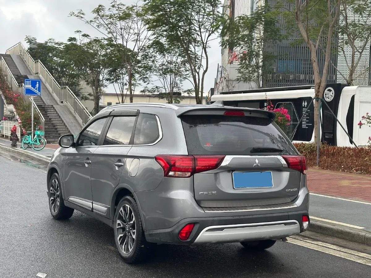 2020 Mitsubishi Outlander 2.0L 166HP L4 CVT,autocango,china used car exporter,china ev exporter,chinese used car exporter,chinese used ev exporter