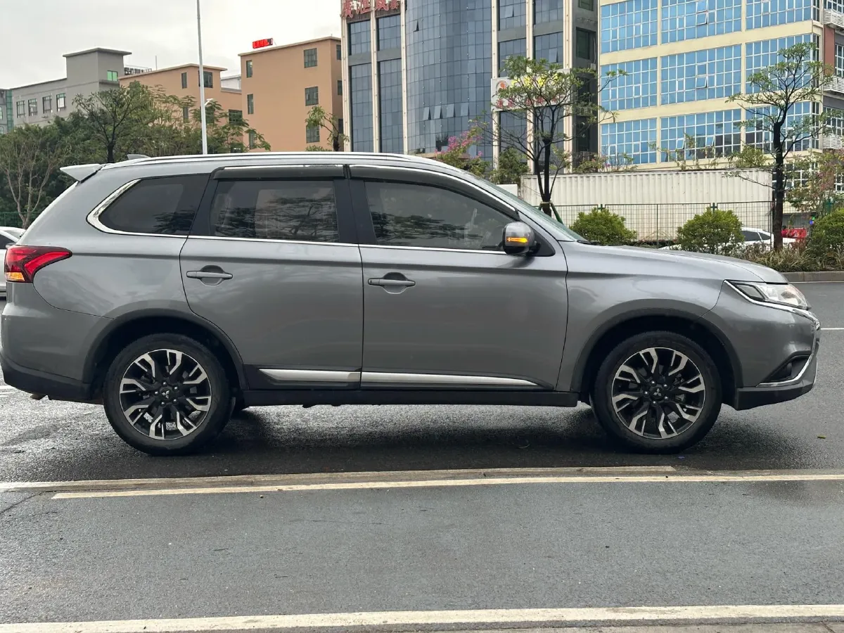 2020 Mitsubishi Outlander 2.0L 166HP L4 CVT,autocango,china used car exporter,china ev exporter,chinese used car exporter,chinese used ev exporter
