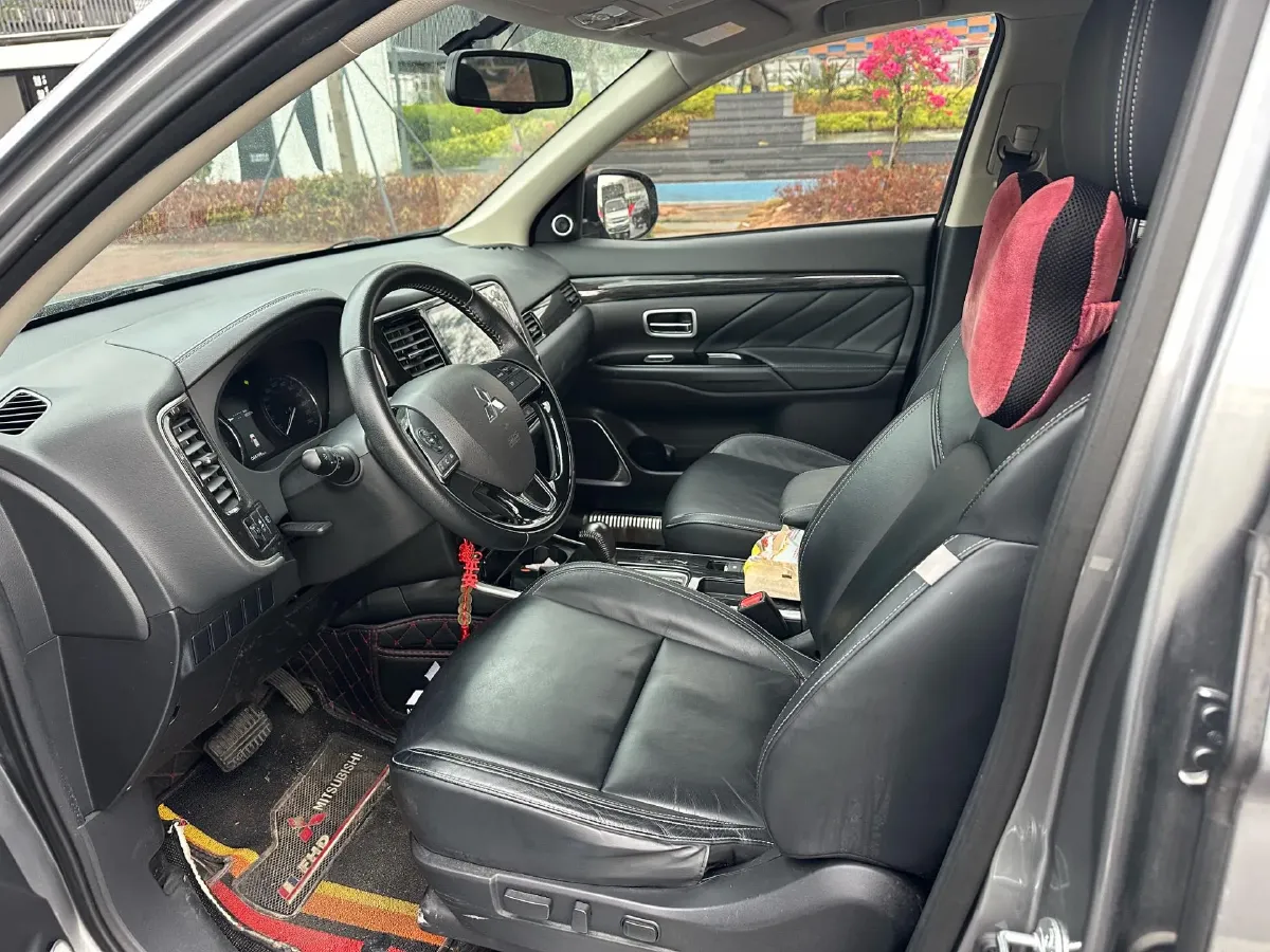 2020 Mitsubishi Outlander 2.0L 166HP L4 CVT,autocango,china used car exporter,china ev exporter,chinese used car exporter,chinese used ev exporter