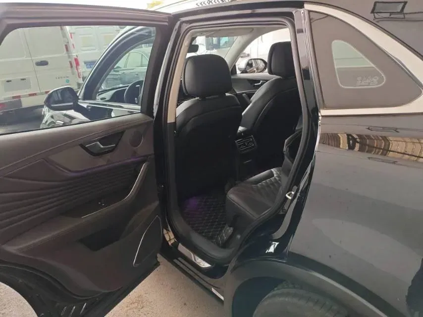 2023 HongQi HS5 2.0T 252HP L4 8AT,autocango,china used car exporter,china ev exporter,chinese used car exporter,chinese used ev exporter