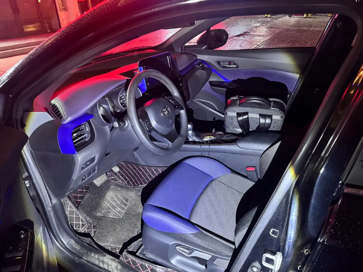 2020 Toyota C-HR 2.0L 171HP L4 CVT,autocango,china used car exporter,china ev exporter,chinese used car exporter,chinese used ev exporter